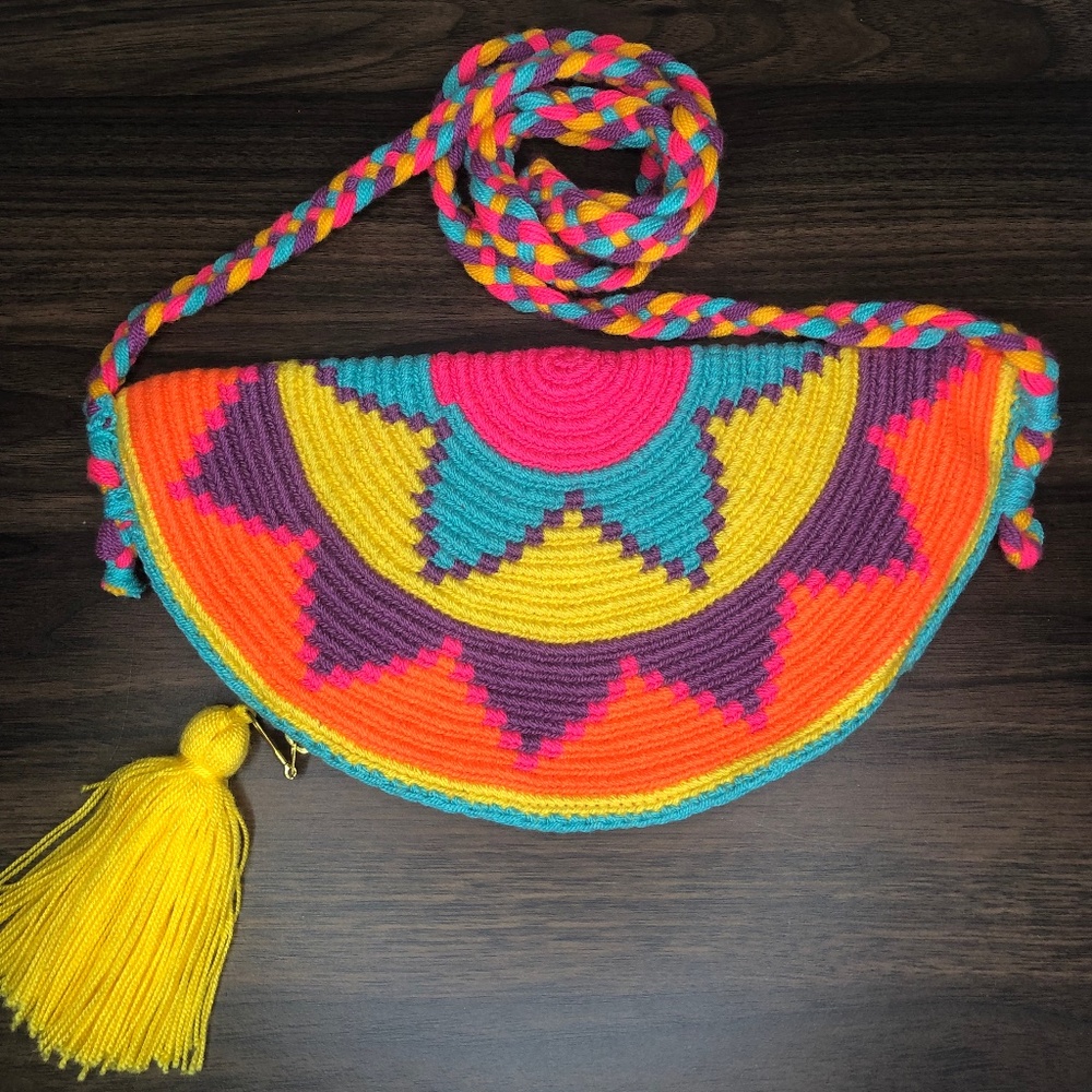 Wayuu Women’s crossbody- Handmade - half moon clutch bags/ makeup bags 💄💋